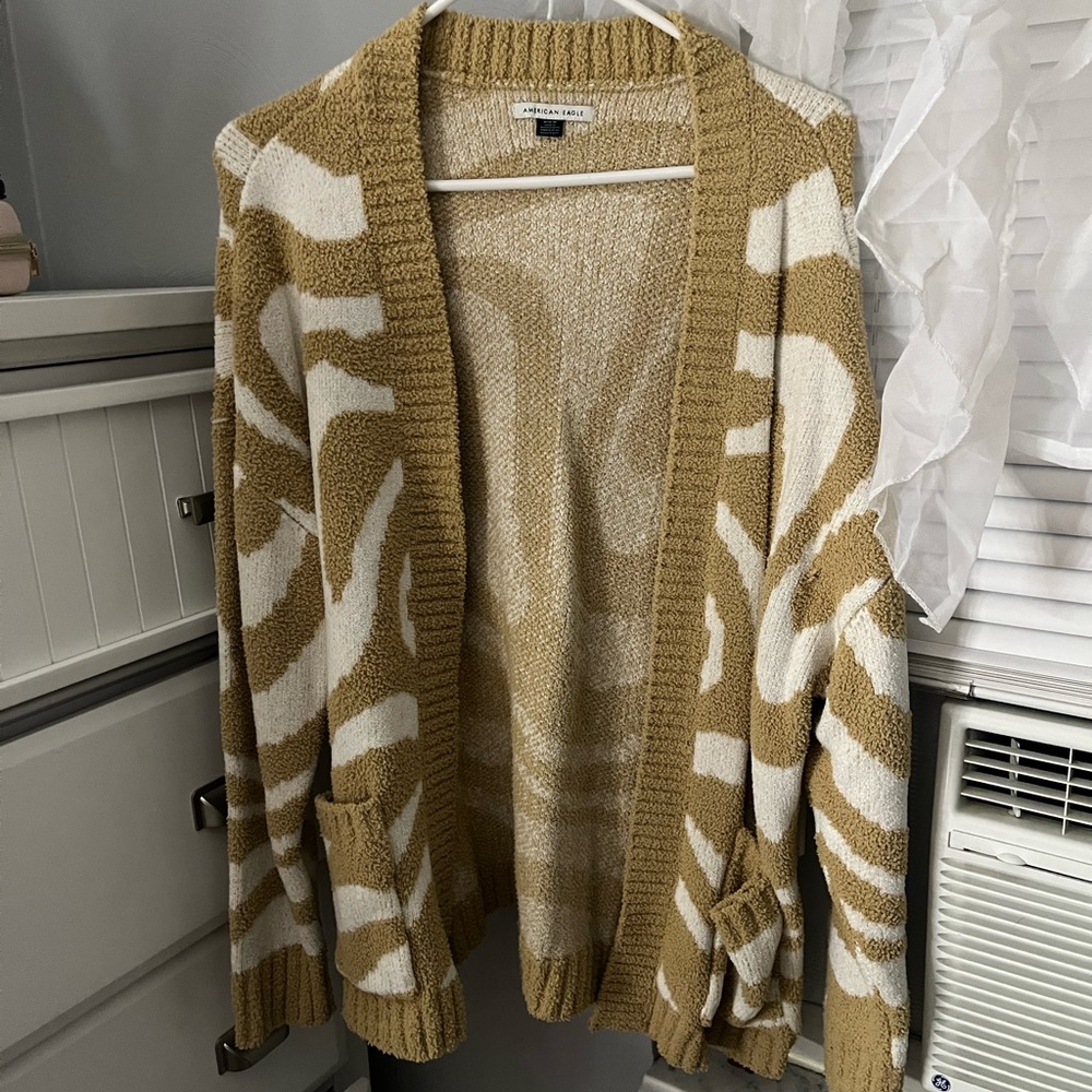 Women’s American Eagle Chenille Cardigan Sweater Size M
